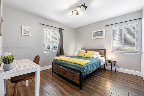 Propiedad comercial en venta en Fort Lauderdale, Florida № 2089044 - foto 10