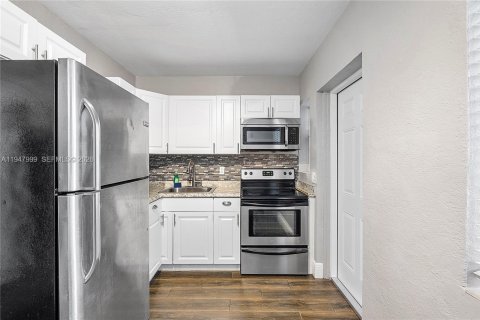 Propiedad comercial en venta en Fort Lauderdale, Florida № 2089044 - foto 13