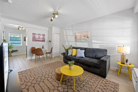 Propiedad comercial en venta en Fort Lauderdale, Florida № 2089044 - foto 15
