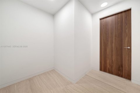 Condo in Miami, Florida, 4 bedrooms  № 2041862 - photo 21