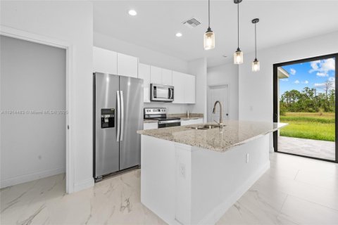 Villa ou maison à louer à Lehigh Acres, Floride: 3 chambres № 1970010 - photo 4