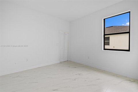 Villa ou maison à louer à Lehigh Acres, Floride: 3 chambres № 1970010 - photo 21