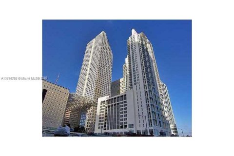 Снять в аренду кондоминиум в Майами, Флорида 1 спальня, 50.07м2, № 1933498 - фото 1