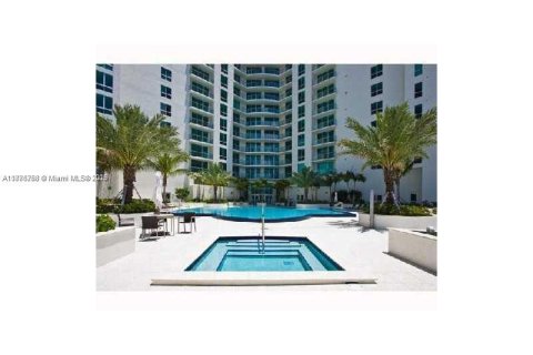 Снять в аренду кондоминиум в Майами, Флорида 1 спальня, 50.07м2, № 1933498 - фото 10