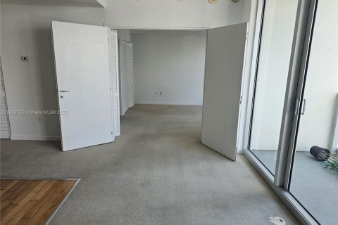 Снять в аренду кондоминиум в Майами, Флорида 1 спальня, 50.07м2, № 1933498 - фото 9