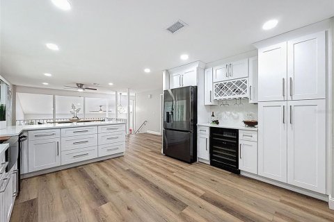 Купить виллу или дом в Семинол, Флорида 5 комнат, 246.56м2, № 2143064 - фото 23