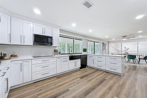 Купить виллу или дом в Семинол, Флорида 5 комнат, 246.56м2, № 2143064 - фото 22