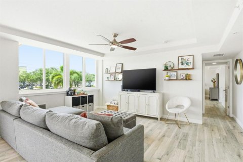 Condo in Clearwater, Florida, 2 bedrooms  № 2220259 - photo 12