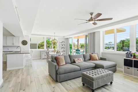 Condo in Clearwater, Florida, 2 bedrooms  № 2220259 - photo 10