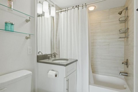 Condo in Clearwater, Florida, 2 bedrooms  № 2220259 - photo 25