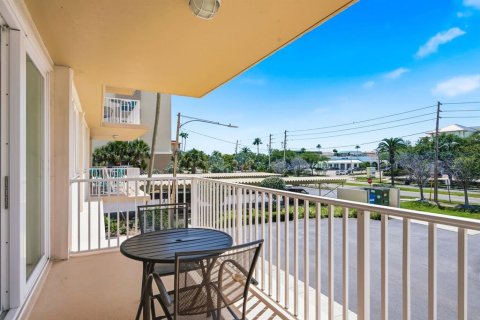 Condo in Clearwater, Florida, 2 bedrooms  № 2220259 - photo 21