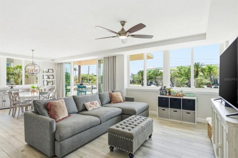 Condo in Clearwater, Florida, 2 bedrooms  № 2220259 - photo 11