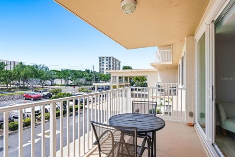 Condo in Clearwater, Florida, 2 bedrooms  № 2220259 - photo 22