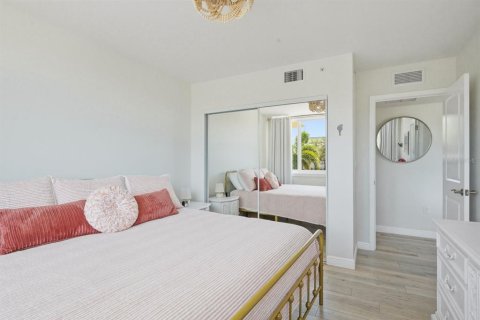 Condo in Clearwater, Florida, 2 bedrooms  № 2220259 - photo 24