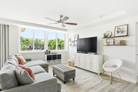 Condo in Clearwater, Florida, 2 bedrooms  № 2220259 - photo 14