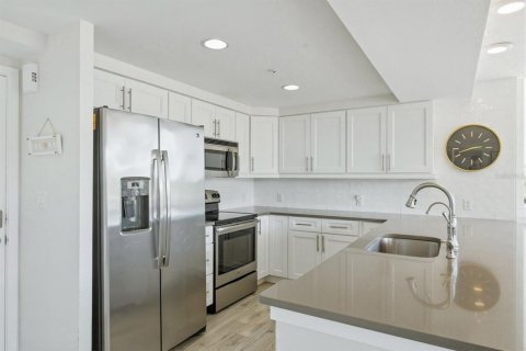 Condo in Clearwater, Florida, 2 bedrooms  № 2220259 - photo 6