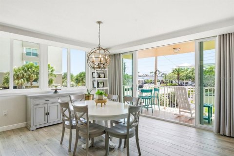 Condo in Clearwater, Florida, 2 bedrooms  № 2220259 - photo 8