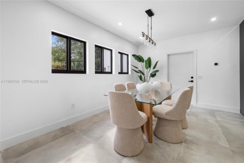 Casa en venta en Coral Gables, Florida, 4 dormitorios, 196.4 m2 № 2058163 - foto 9