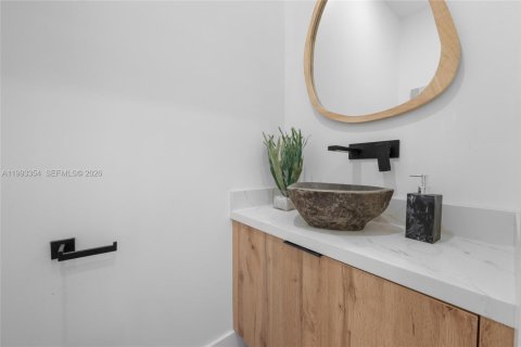 Casa en venta en Coral Gables, Florida, 4 dormitorios, 196.4 m2 № 2058163 - foto 13