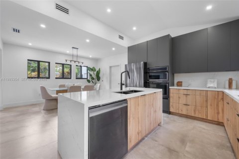 Casa en venta en Coral Gables, Florida, 4 dormitorios, 196.4 m2 № 2058163 - foto 7