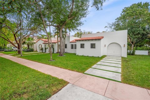 Casa en Coral Gables, Florida 4 dormitorios, 196.4 m2 № 2058163