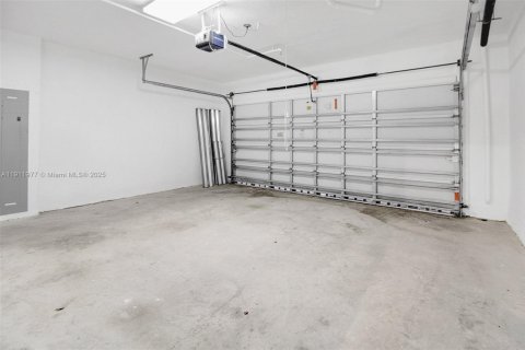 Touwnhouse à vendre à Miami, Floride: 2 chambres, 132.39 m2 № 1969640 - photo 28