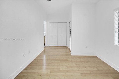 Touwnhouse à vendre à Miami, Floride: 2 chambres, 132.39 m2 № 1969640 - photo 23