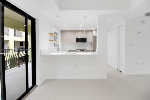 Touwnhouse à vendre à Miami, Floride: 2 chambres, 132.39 m2 № 1969640 - photo 12