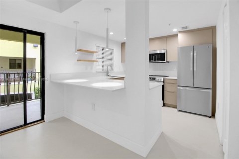 Touwnhouse à vendre à Miami, Floride: 2 chambres, 132.39 m2 № 1969640 - photo 10