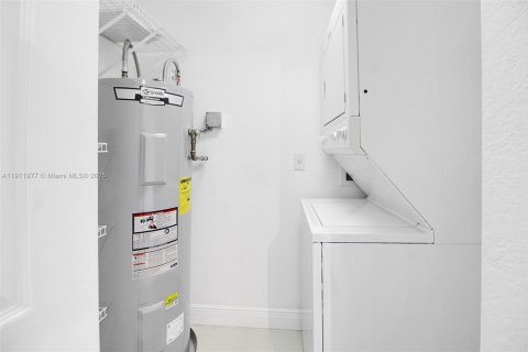 Touwnhouse à vendre à Miami, Floride: 2 chambres, 132.39 m2 № 1969640 - photo 6