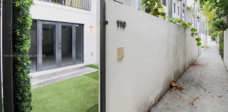 Touwnhouse à Miami, Floride 2 chambres, 132.39 m2 № 1969640