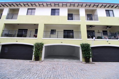 Touwnhouse à vendre à Miami, Floride: 2 chambres, 132.39 m2 № 1969640 - photo 29