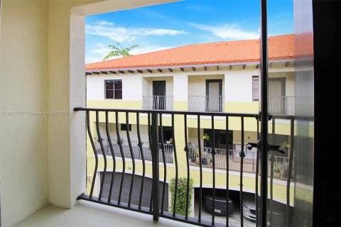 Touwnhouse à vendre à Miami, Floride: 2 chambres, 132.39 m2 № 1969640 - photo 25