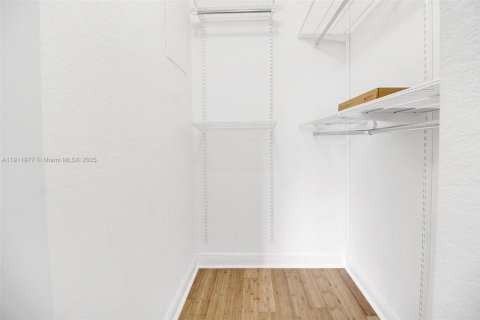 Touwnhouse à vendre à Miami, Floride: 2 chambres, 132.39 m2 № 1969640 - photo 21