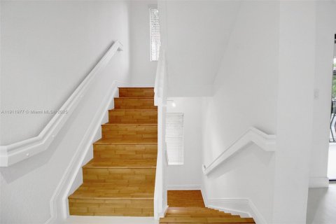 Touwnhouse à vendre à Miami, Floride: 2 chambres, 132.39 m2 № 1969640 - photo 14