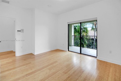 Touwnhouse à vendre à Miami, Floride: 2 chambres, 132.39 m2 № 1969640 - photo 17