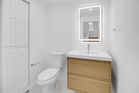 Touwnhouse à vendre à Miami, Floride: 2 chambres, 132.39 m2 № 1969640 - photo 13