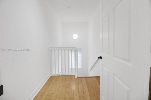 Touwnhouse à vendre à Miami, Floride: 2 chambres, 132.39 m2 № 1969640 - photo 15