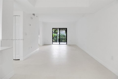 Touwnhouse à vendre à Miami, Floride: 2 chambres, 132.39 m2 № 1969640 - photo 9