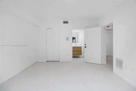 Touwnhouse à vendre à Miami, Floride: 2 chambres, 132.39 m2 № 1969640 - photo 3