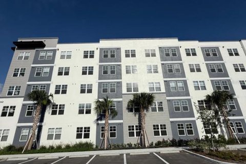 Condo in Orlando, Florida, 2 bedrooms  № 2148435 - photo 2