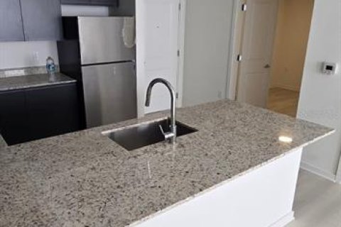Condo in Orlando, Florida, 2 bedrooms  № 2148435 - photo 12