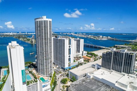 Condominio en venta en Miami, Florida, 37.25 m2 № 1811399 - foto 18
