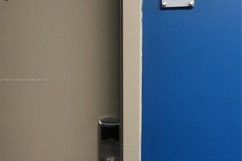 Copropriété à vendre à Hallandale Beach, Floride: 2 chambres, 94.76 m2 № 1961640 - photo 15