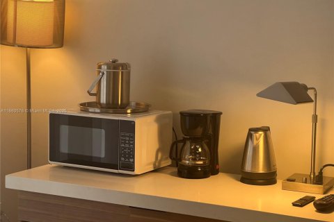 Copropriété à vendre à Hallandale Beach, Floride: 2 chambres, 94.76 m2 № 1961640 - photo 12