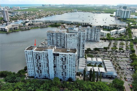 Condo in Aventura, Florida, 2 bedrooms № 2082653 - photo 19