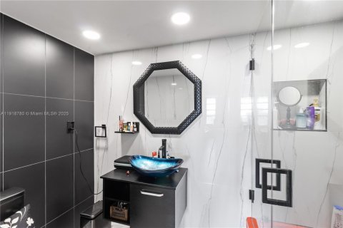 Condo in Aventura, Florida, 2 bedrooms № 2082653 - photo 11