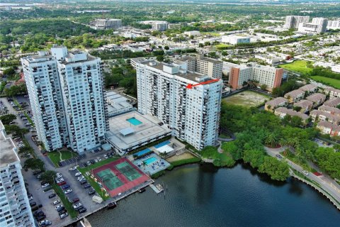 Condo in Aventura, Florida, 2 bedrooms № 2082653 - photo 18