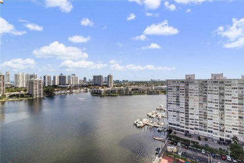 Condo in Aventura, Florida, 2 bedrooms № 2082653 - photo 17