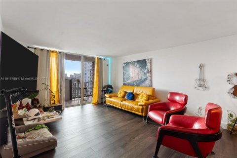 Condo in Aventura, Florida, 2 bedrooms № 2082653 - photo 4